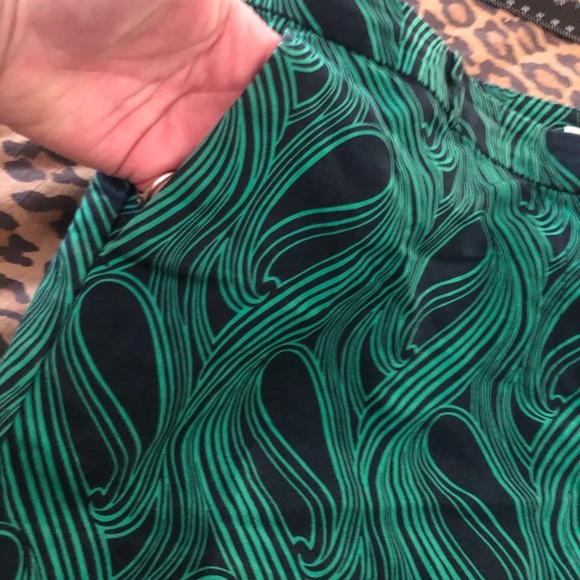 Micheal Kors size 14 green print shorts flat front with stretch - Picture 5 of 6